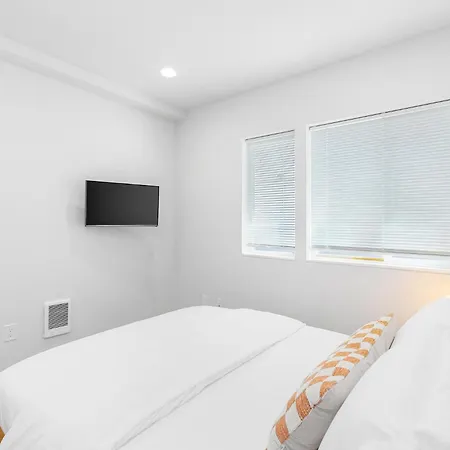 The Sweetest Suite - 91 Walkscore!